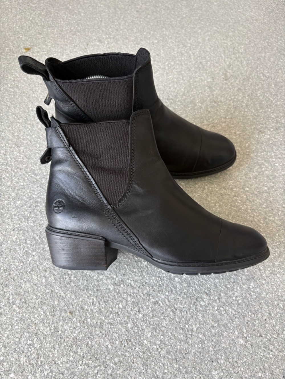 Timberland Women's Sutherlin Bay Chelsea boots size 8.5